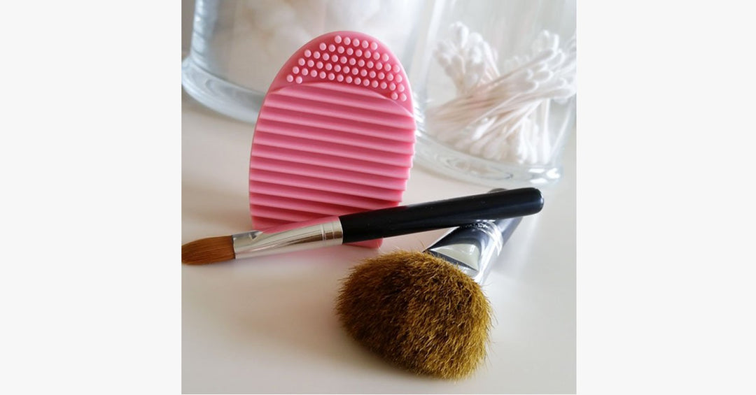 Lisslune | Silicone Makeup Brush Cleaner - Cleans your makeup brushes thoroughly without damaging them!