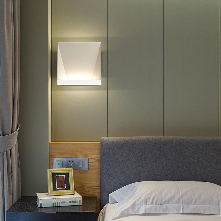 Lisslune | Geometric Metal Wall Light Simple Style LED White Wall Light in Warm/White Light for the Bedroom