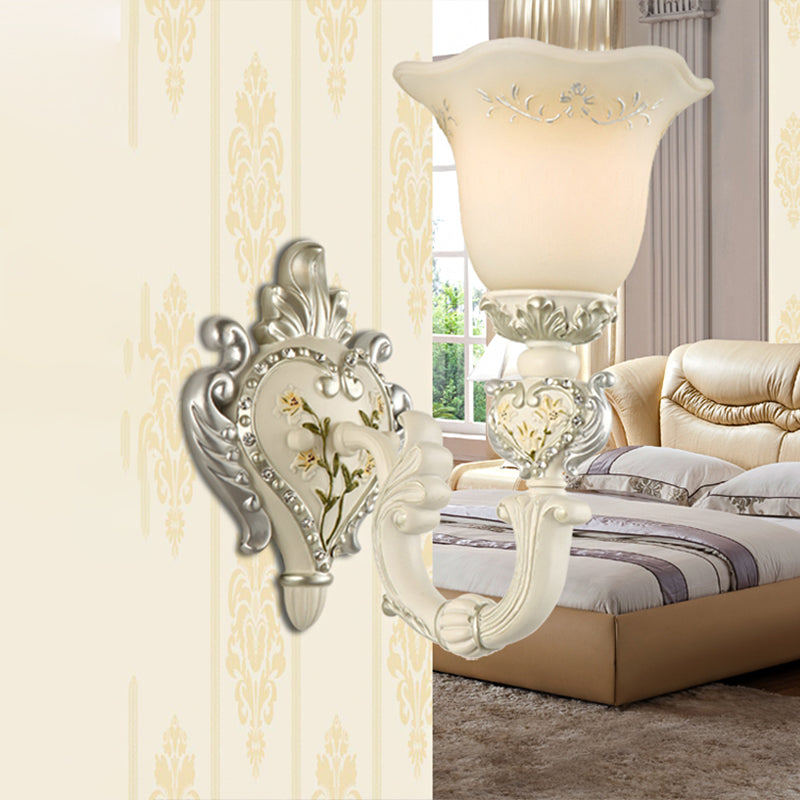 Skørter | 1/2-Head Ivory Glass Wall Lamp Traditional White Bell-Shaped Bedroom Wall Light Kit