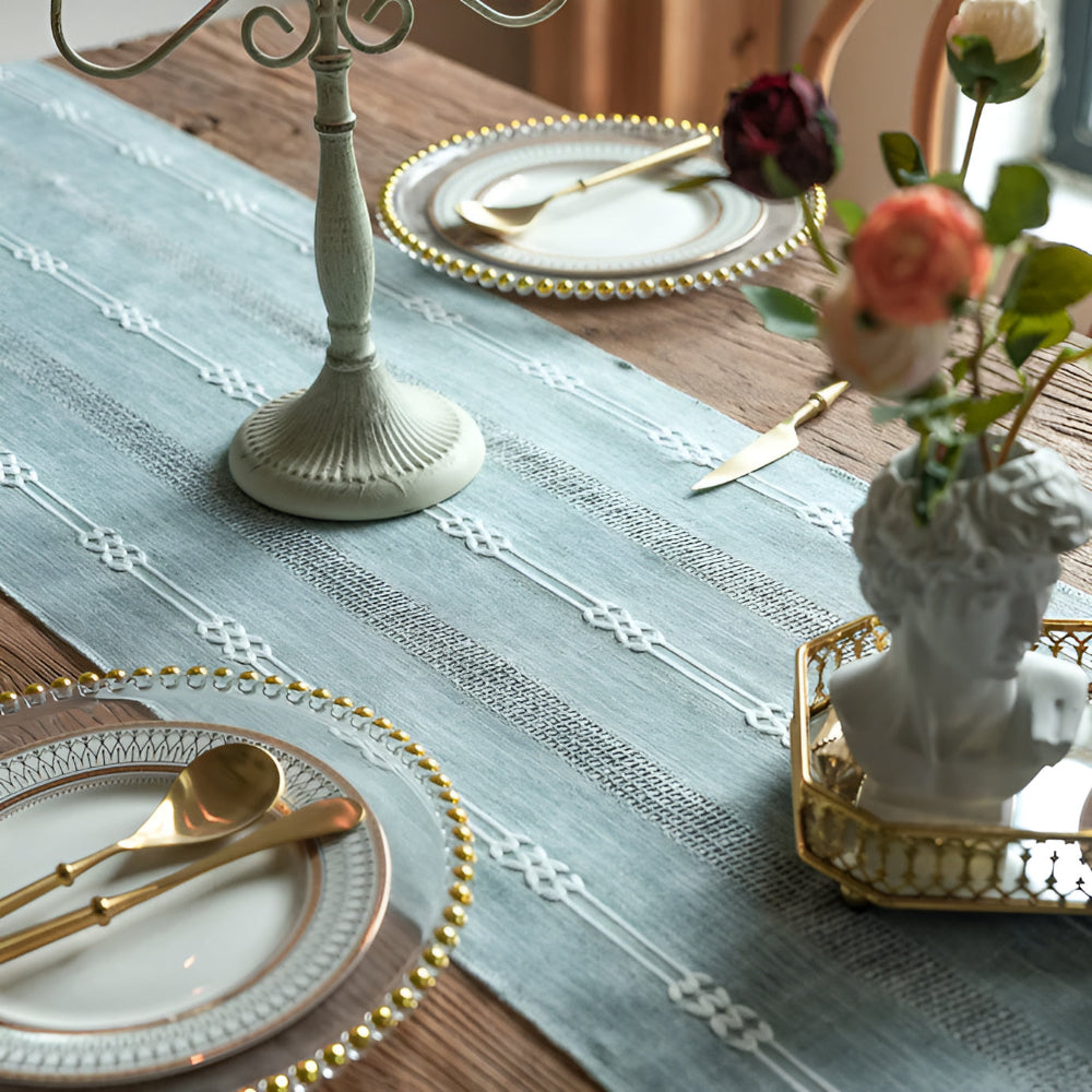 Lisslune | Tassel Whisper Table Runner