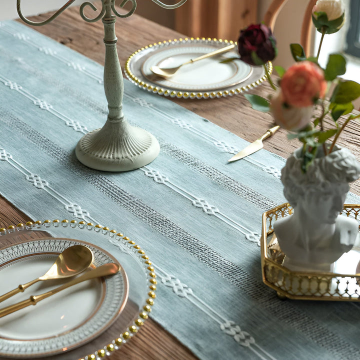 Lisslune | Tassel Whisper Table Runner