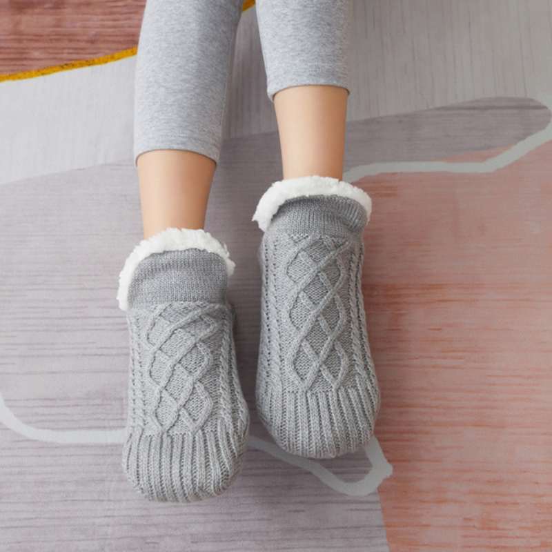 Lisslune | V neck Cozy Socks Slippers