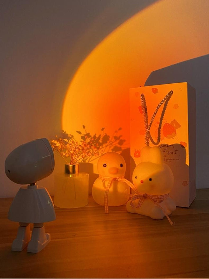 Lisslune | CosmoGlow Astronaut LED Table Lamp – Create a Magical Cosmic Atmosphere