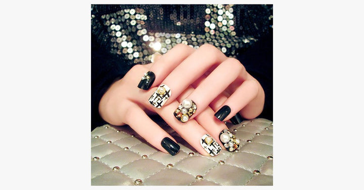 Lisslune | Black Rhinestone Nails