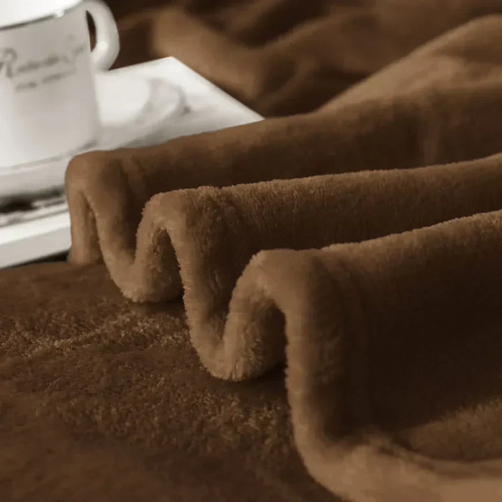 Lisslune | Maxime | Cozy Fleece Blanket for All Seasons - Extra Soft and Warm