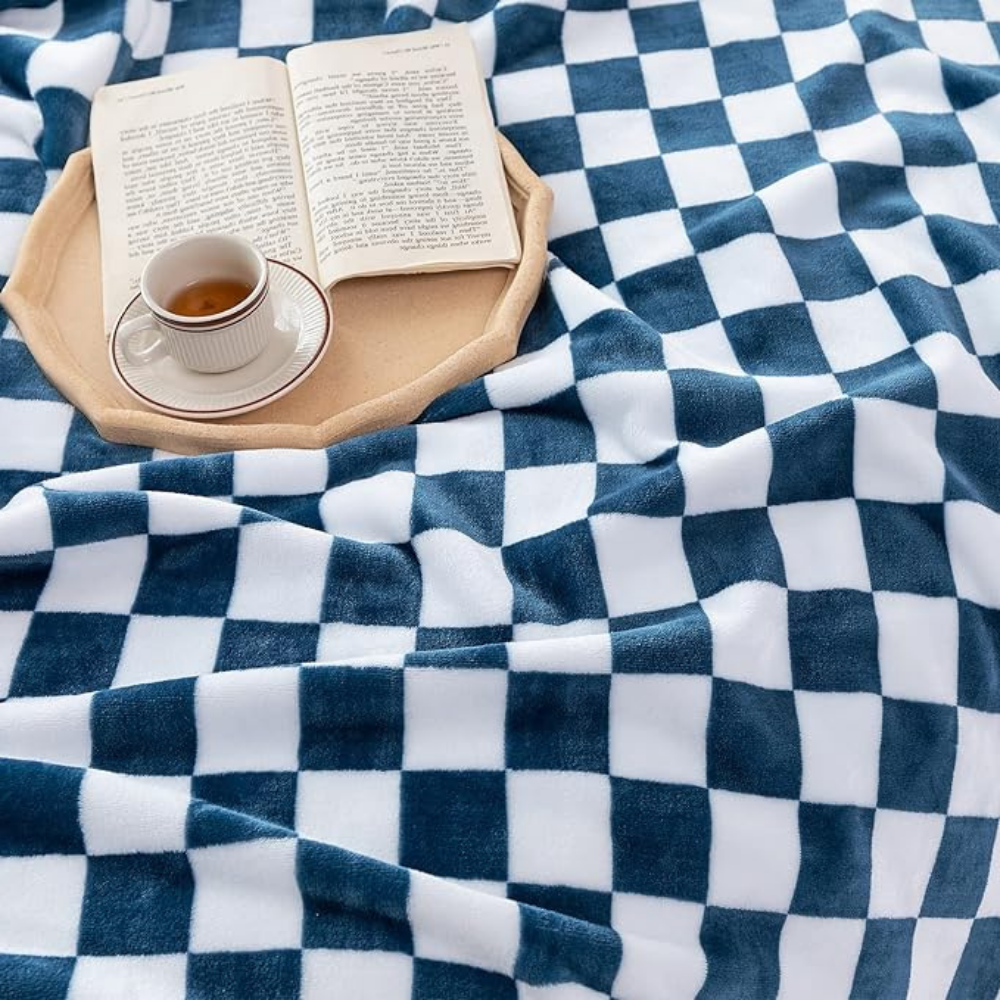 Lisslune | Stylish blanket in checkered pattern for your home