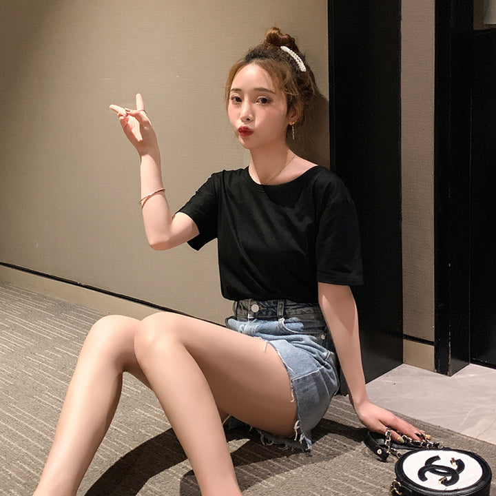 Women’s basic t-shirt with soft cotton quality and casual fit