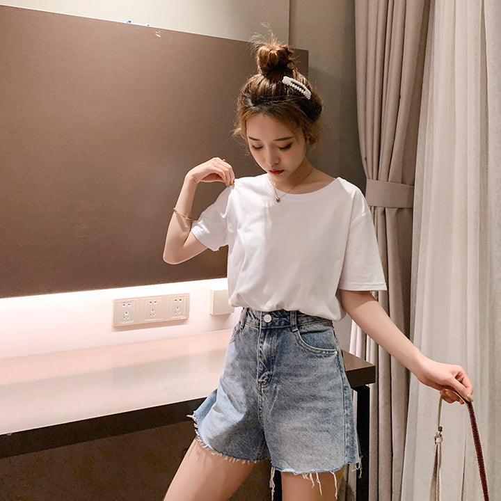 Women’s basic t-shirt with soft cotton quality and casual fit