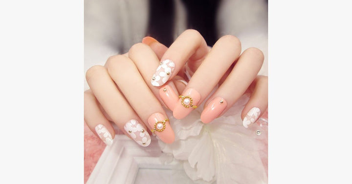 Lisslune | Nude floral nails