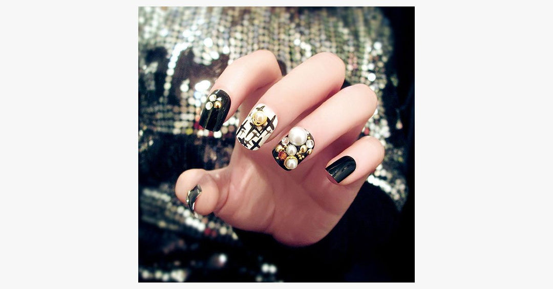 Lisslune | Black Rhinestone Nails