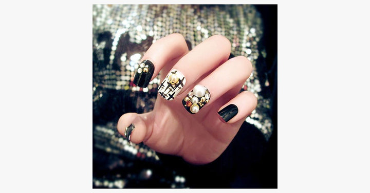 Lisslune | Black Rhinestone Nails