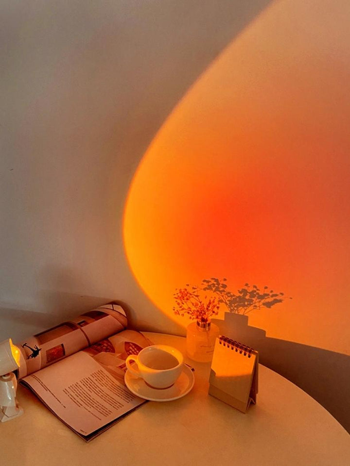 Lisslune | CosmoGlow Astronaut LED Table Lamp – Create a Magical Cosmic Atmosphere