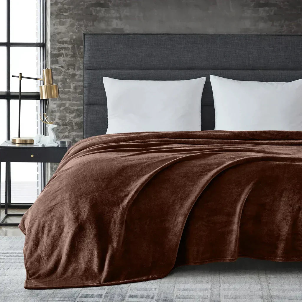 Lisslune | Maxime | Cozy Fleece Blanket for All Seasons - Extra Soft and Warm