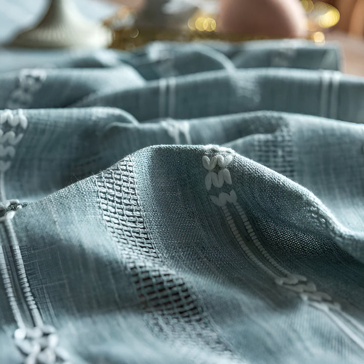 Lisslune | Tassel Whisper Table Runner
