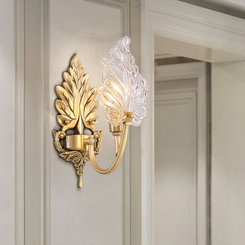 Skørter | Traditional Palm Leaf Wall Light 1/2 Lights Clear Glass Wall Lighting Idea with Curved Arm in Brass