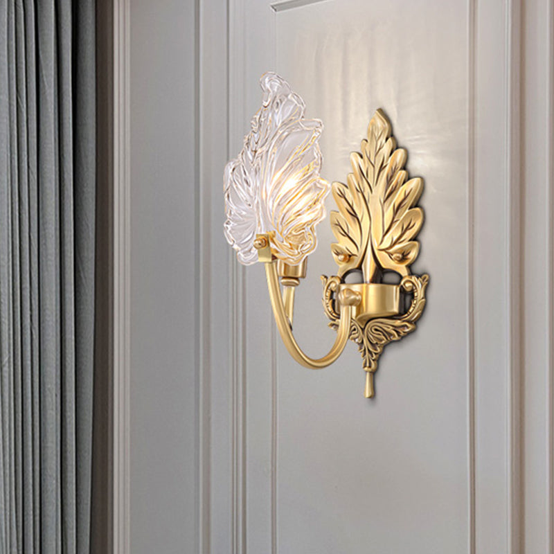 Skørter | Traditional Palm Leaf Wall Light 1/2 Lights Clear Glass Wall Lighting Idea with Curved Arm in Brass