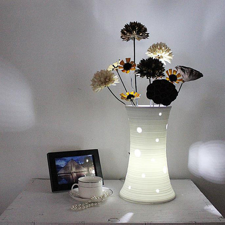 Lisslune | Vaselle – White ceramic lamp with nature-inspired dried flowers