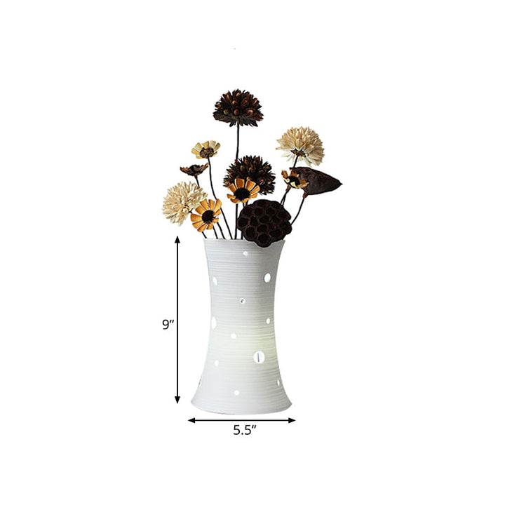 Lisslune | Vaselle – White ceramic lamp with nature-inspired dried flowers