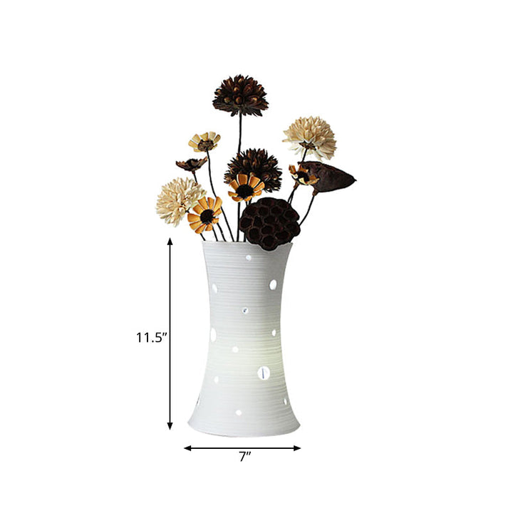 Lisslune | Vaselle – White ceramic lamp with nature-inspired dried flowers