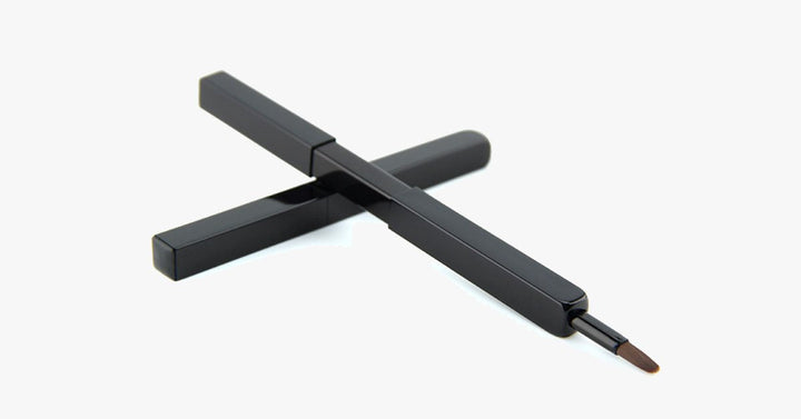 Lisslune | Retractable Lip Brush – Professional Makeup Ready at All Times