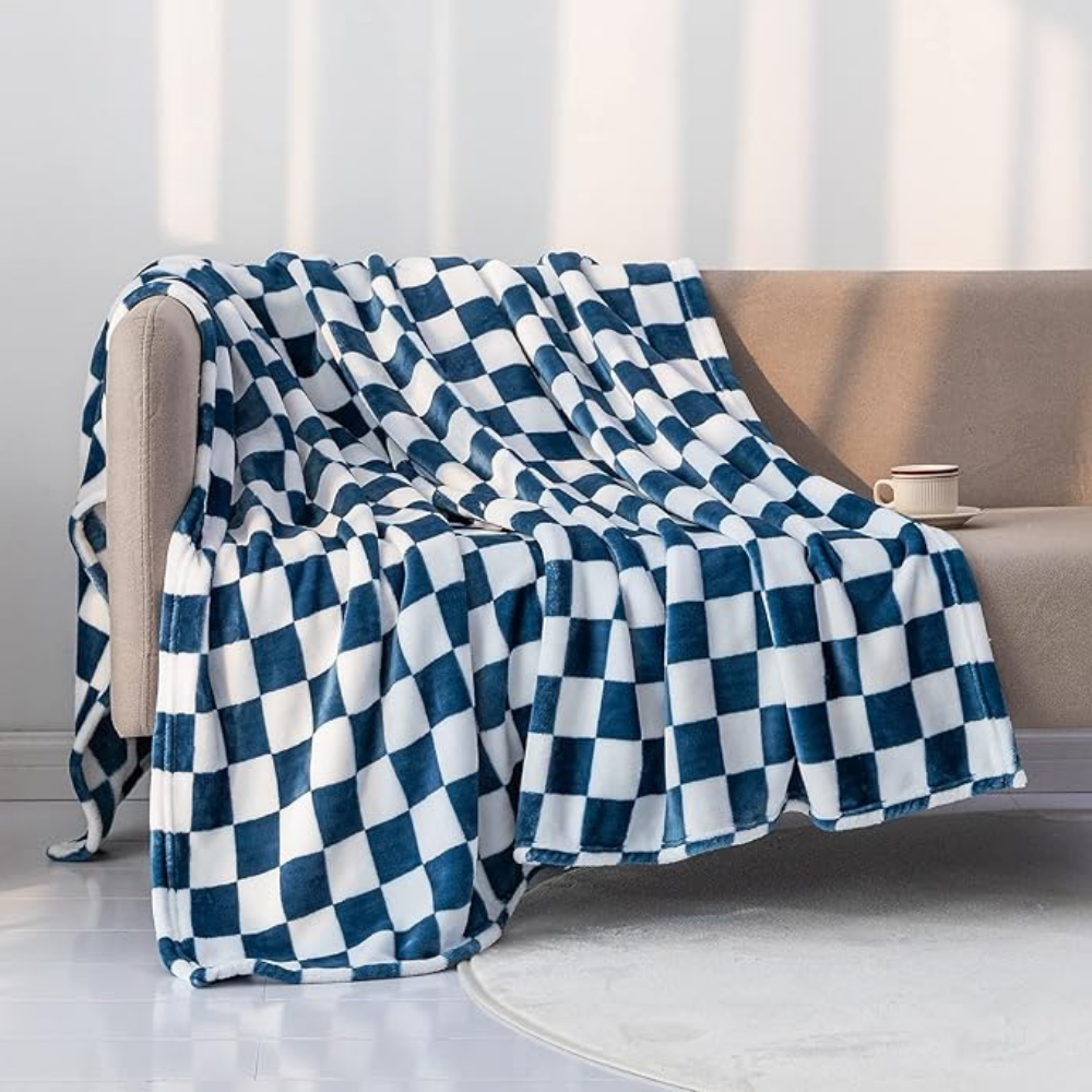 Lisslune | Stylish blanket in checkered pattern for your home