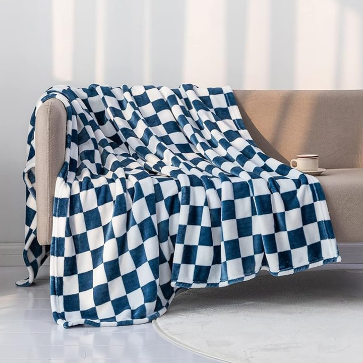 Lisslune | Stylish blanket in checkered pattern for your home