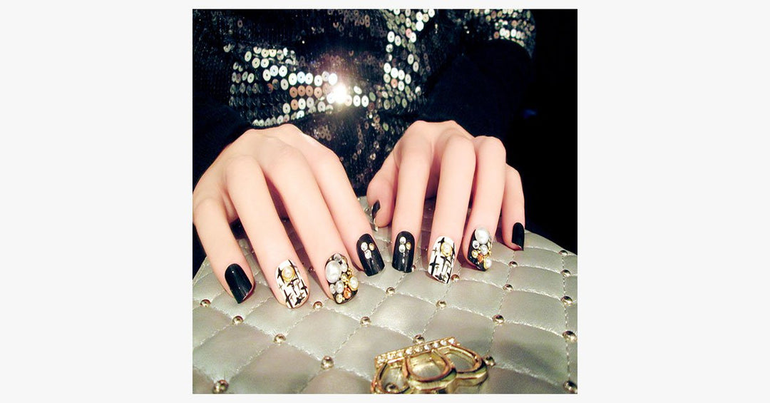 Lisslune | Black Rhinestone Nails