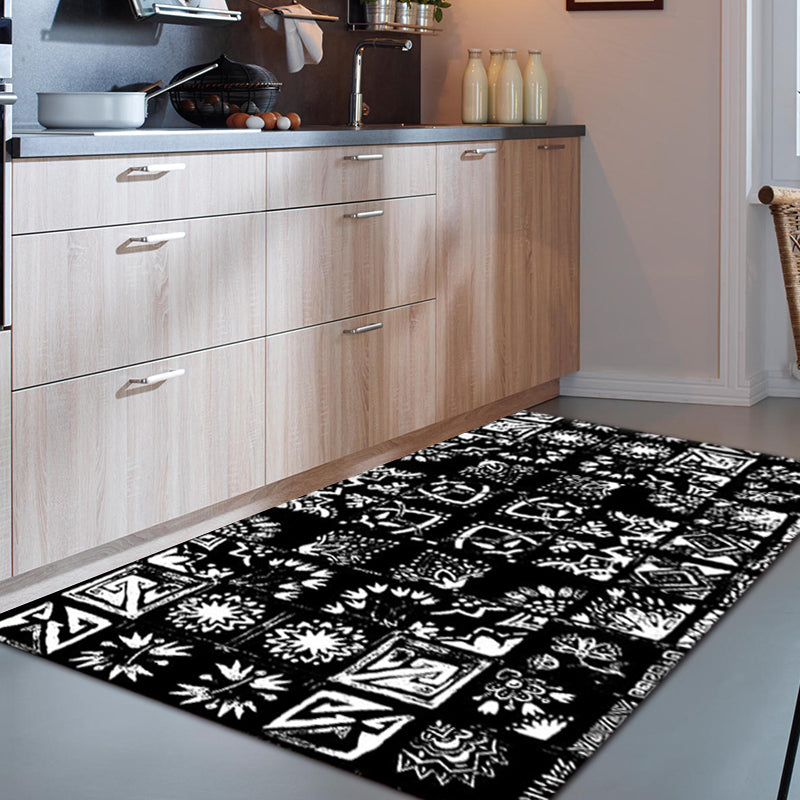 Lisslune | Oriental Flower Square Pattern Carpet in White Moroccan Carpet Polyester Non-Slip Back Carpet for Bedroom