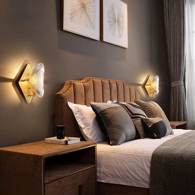Lisslune | 1 Bulb Rhombus Wall Light Fixture Modern Stylish Metal and Clear Crystal Wall Lamp in Brass Finish