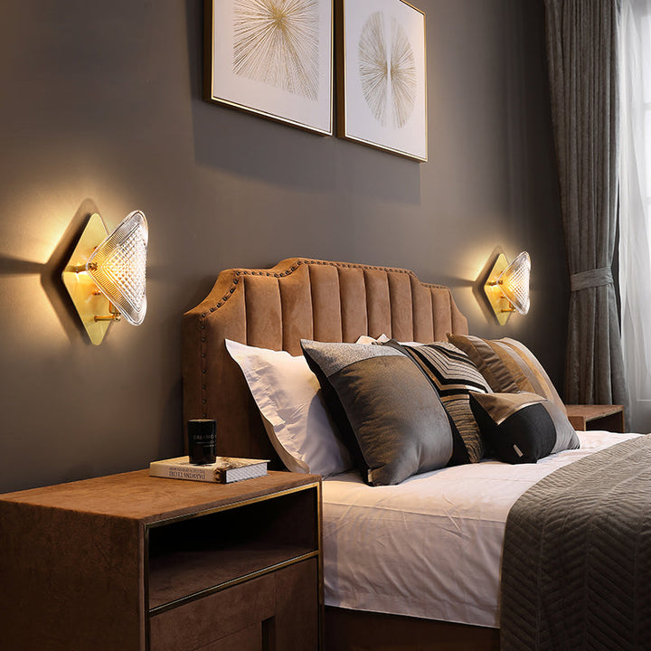 Lisslune | 1 Bulb Rhombus Wall Light Fixture Modern Stylish Metal and Clear Crystal Wall Lamp in Brass Finish