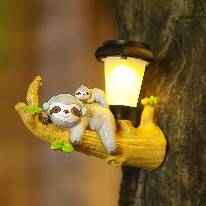 Lisslune | GlowSloth – Funny outdoor wall light with two sloths resting on a branch