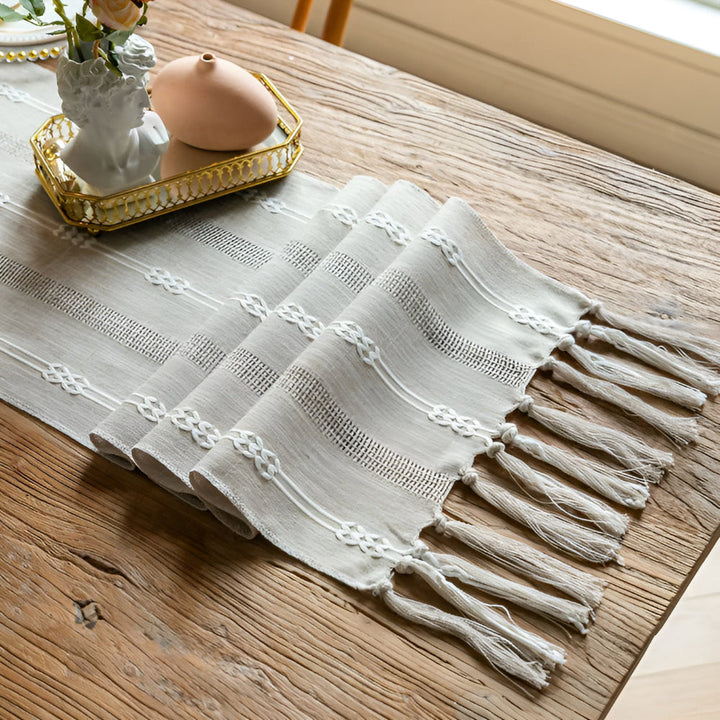 Lisslune | Tassel Whisper Table Runner