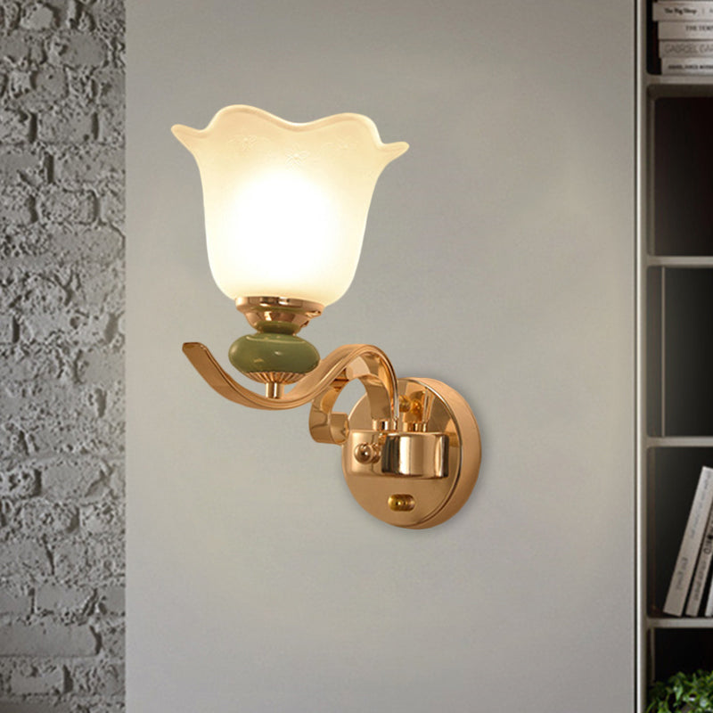 Skørter | Floral Wall Lamp for the Bedroom Retro Style Milk Glass 1/2-Light Gold Wall Sconce with Scroll Arm