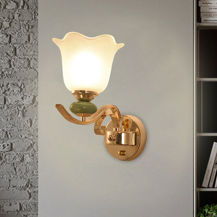 Skørter | Floral Wall Lamp for the Bedroom Retro Style Milk Glass 1/2-Light Gold Wall Sconce with Scroll Arm