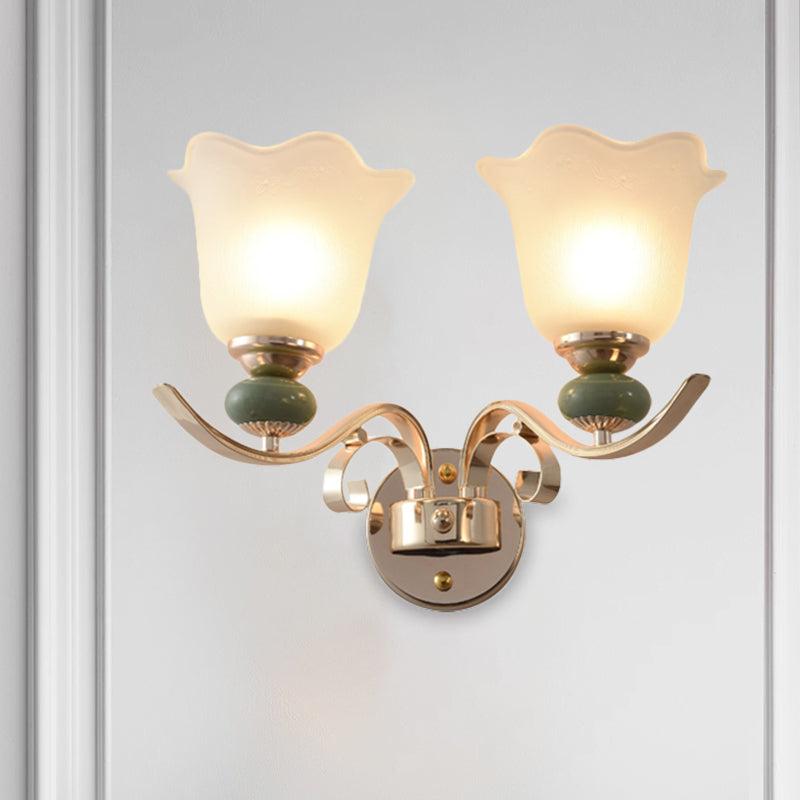 Skørter | Floral Wall Lamp for the Bedroom Retro Style Milk Glass 1/2-Light Gold Wall Sconce with Scroll Arm