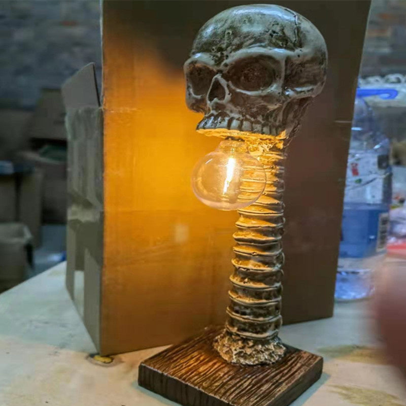 Lisslune | Horror Skull with Spine Lamp