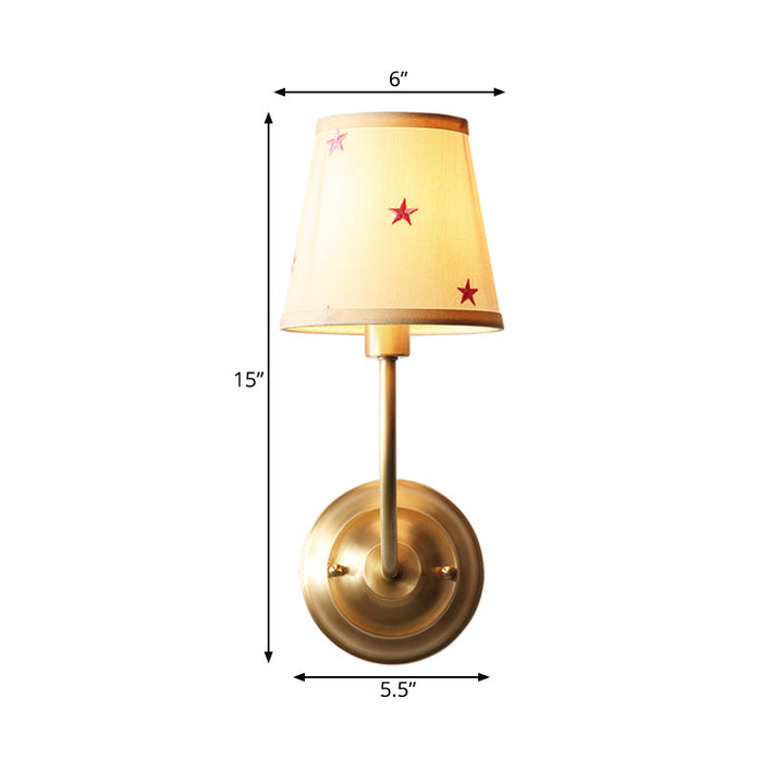 Skørter | 1 Head Tapered Shade Wall Lamp in Traditional Style, Fabric Metal Wall Light in Gold for Children's Room