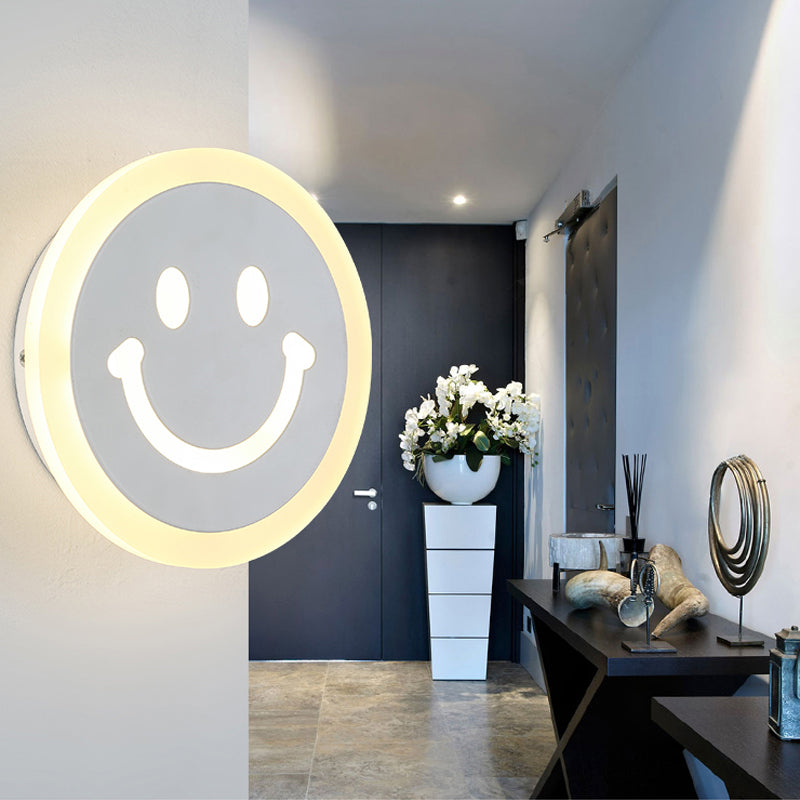 Skørter | Modern Slim Wall Lamp Light Metal Acrylic White Finish Wall Lamp for Children's and Adult's Bedroom