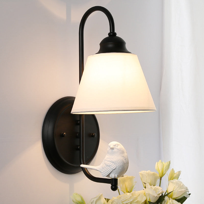 Skørter | Tapered Shade Wall Lamp with Pigeon Deco 1 Main Material Modern Style Wall Lamp