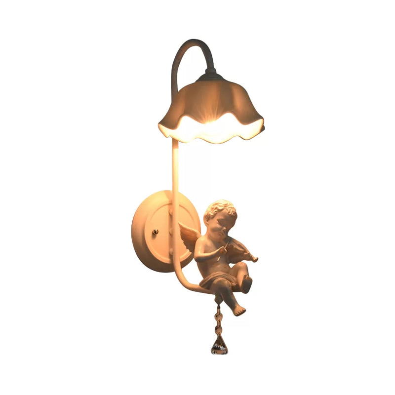 Skørter | Modern Flower Wall Lamp with Angel 1 Light Metal Wall Light in White for the Bathroom