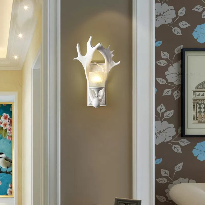 Skørter | Resin Antler Wall Light A Head Rustic Stylish Wall Light in White for Children's Room