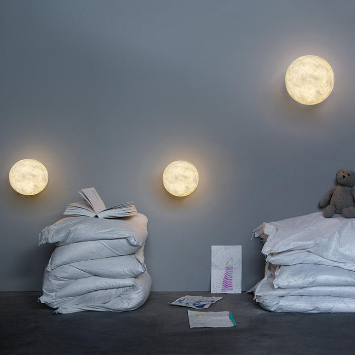 Skørter | Spherical Resin Wall Lamp Modernism 6"/10" Dia LED Yellow Wall Light for Living Room
