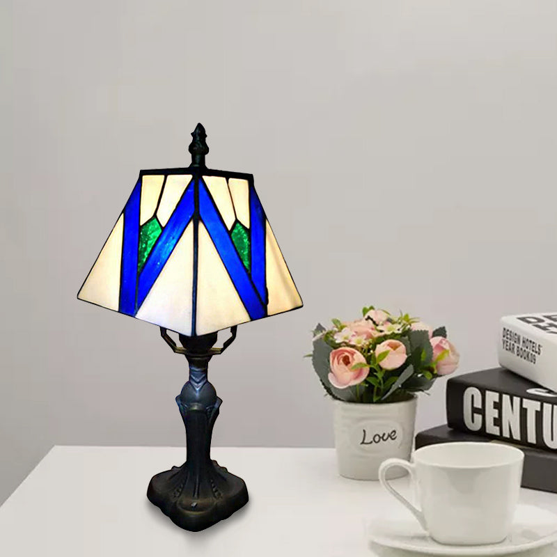 Lisslune | Lustria – Vintage-inspired Tiffany glass desk lamp