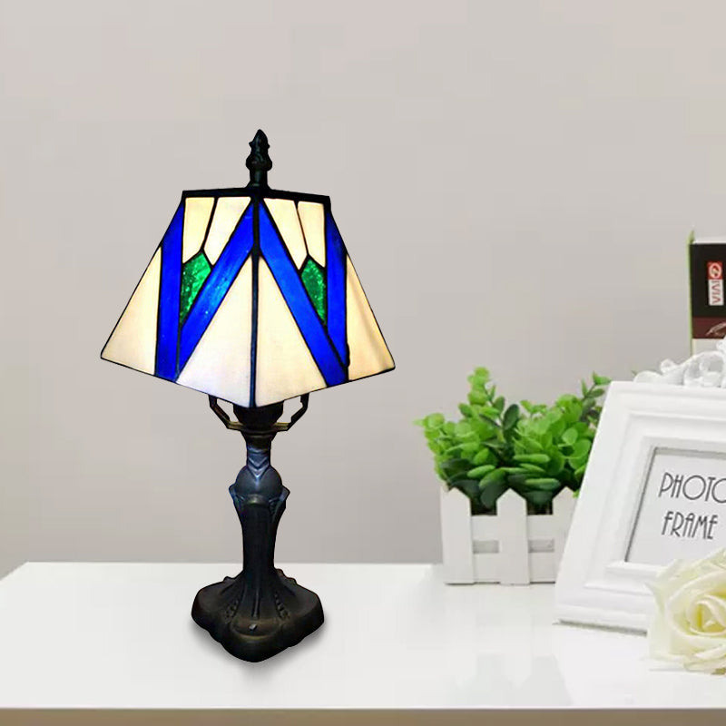 Lisslune | Lustria – Vintage-inspired Tiffany glass desk lamp