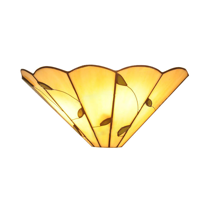 Lisslune | Tiffany style conical wall lamp with leaf pattern art glass wall light in beige for dining room