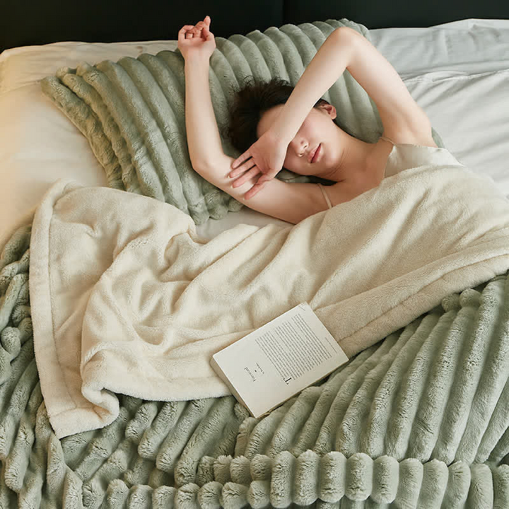Lisslune | Snuggly Synthetic Fur Fleece Blanket