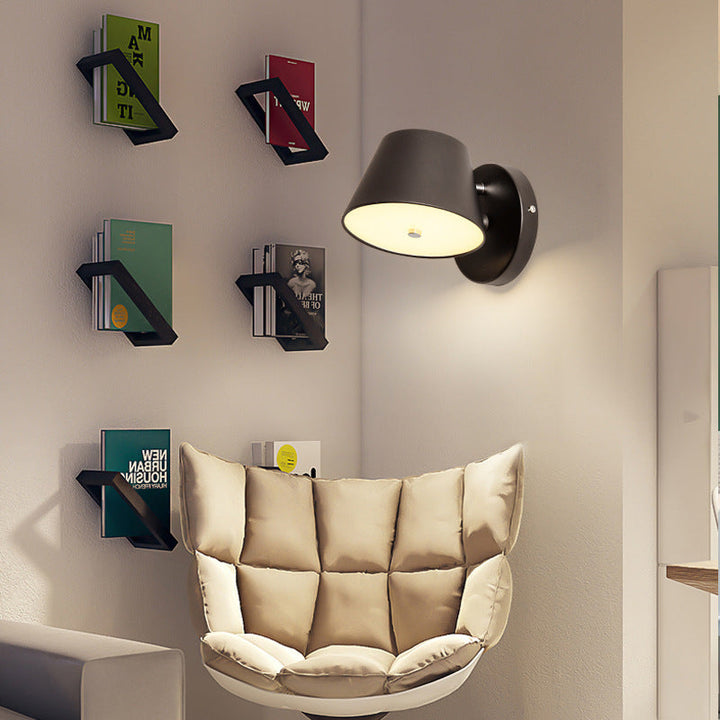 Skørter | Monochrome Trapezium Wall Lamp Modern Stylish Metal Rotatable Wall Lamp for Office