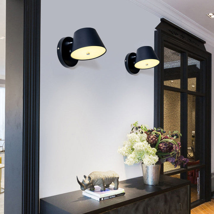 Skørter | Monochrome Trapezium Wall Lamp Modern Stylish Metal Rotatable Wall Lamp for Office