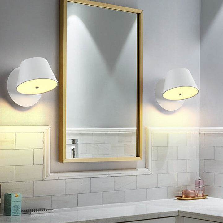 Skørter | Monochrome Trapezium Wall Lamp Modern Stylish Metal Rotatable Wall Lamp for Office