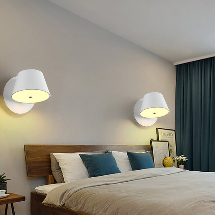 Skørter | Monochrome Trapezium Wall Lamp Modern Stylish Metal Rotatable Wall Lamp for Office